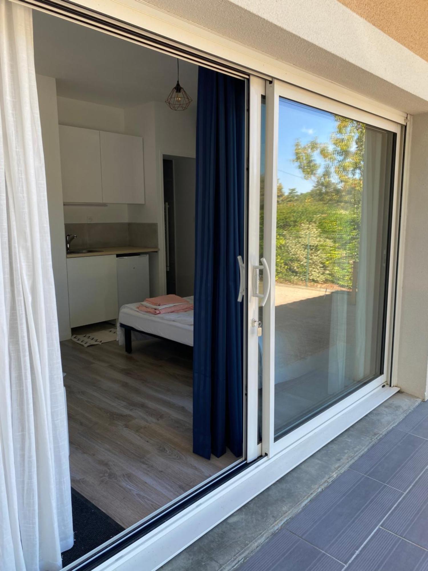 Neuf Equipe Apartment